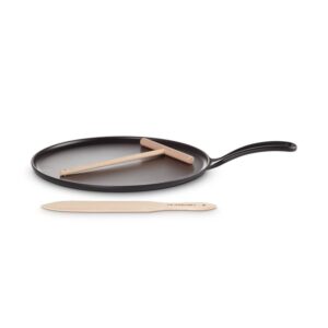 Crepe pan + spatula + rateau Le Creuset
